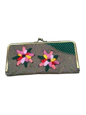 Green Floral Appliqué Fabric Clutch with Kiss-Lock Frame
